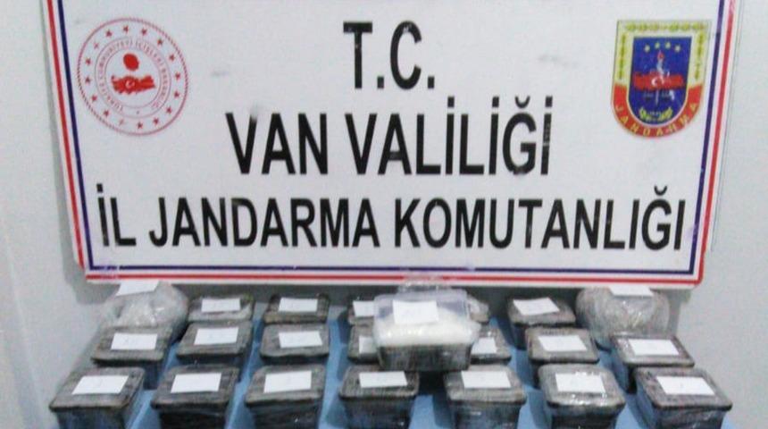Başkale’de 14 kilogram metamfetamin ele geçirildi
