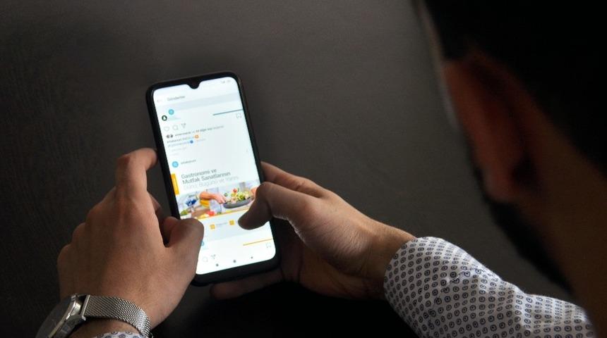 Korona vir&uuml;s s&uuml;recinde sosyal medya kullanımı araştırıldı