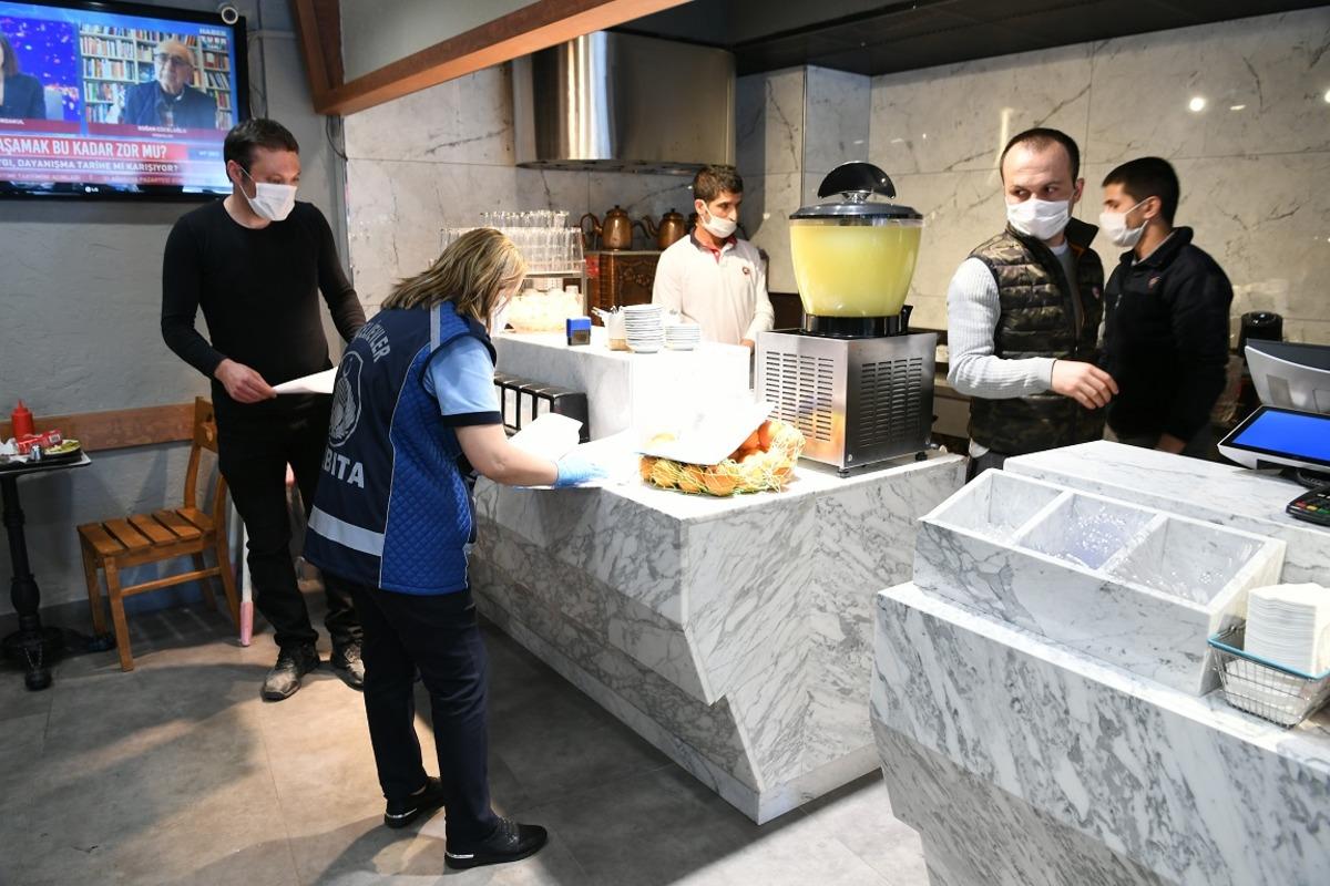 'Yasağa rağmen cam bardakta &ccedil;ay istiyorlar'