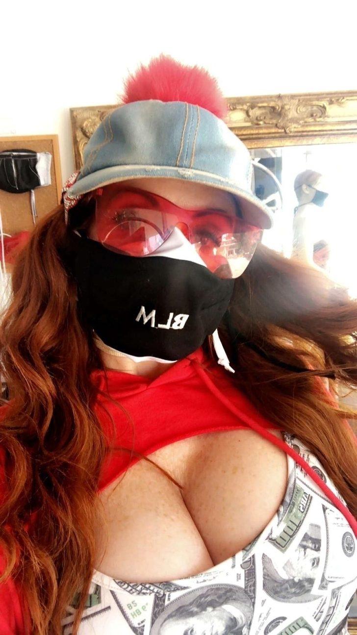 Phoebe Price maskelerini sergiledi! G4