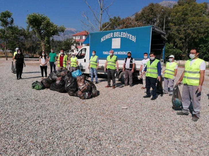 Kemer’de Dünya Çevre Günü kapsamında sahiller temizlendi G2