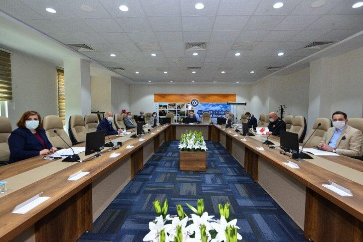 Rektör Savaş: “Merkezi sınavlarda korona virüs önlemlerini arttırdık” G1