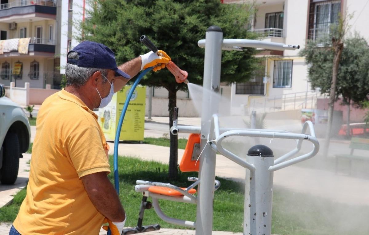 Toroslar&rsquo;da parklar dezenfekte ediliyor