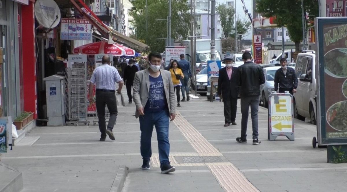 Kars&rsquo;ta maskesiz dolaşmak yasaklandı