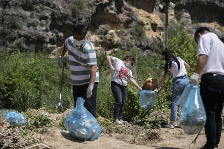 Mersin’de belediye personeli doğada çöp topladı G5