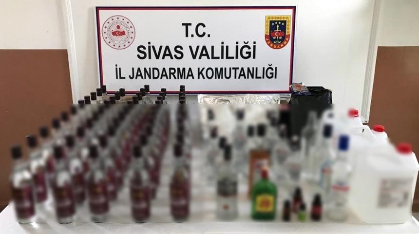 Sivas&rsquo;ta g&uuml;mr&uuml;k ka&ccedil;ağı i&ccedil;ki ile esrar ele ge&ccedil;irildi