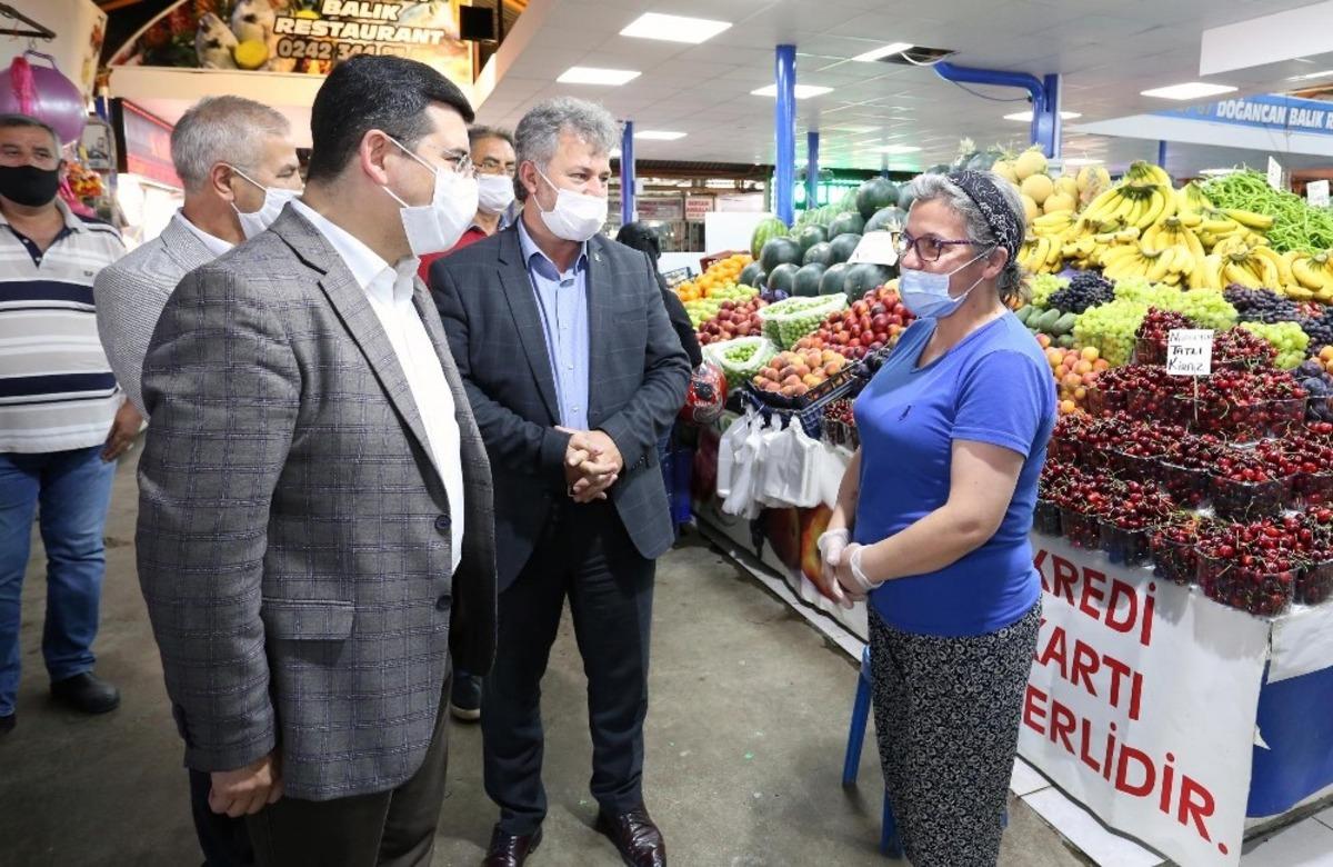 Başkan T&uuml;t&uuml;nc&uuml;: "Her daim esnafın yanında duracağız"