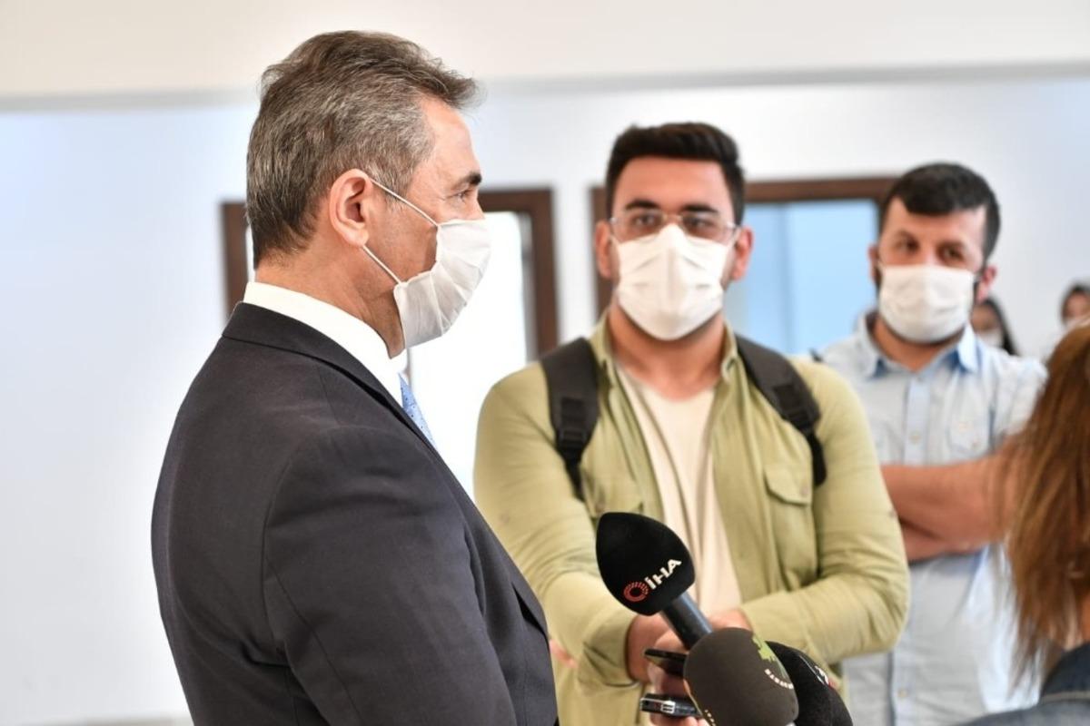 Mamak g&uuml;nde 10 bin maske &uuml;retiyor