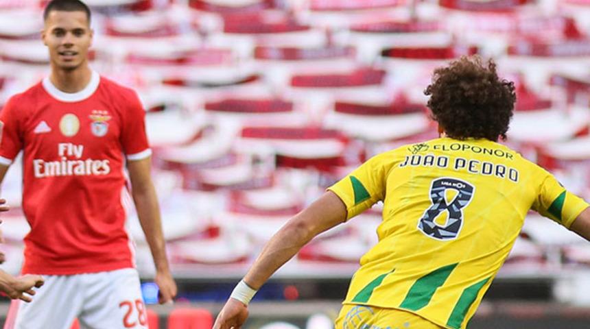 Benfica otobüsüne taşlı saldırıda futbolcular yaralandı