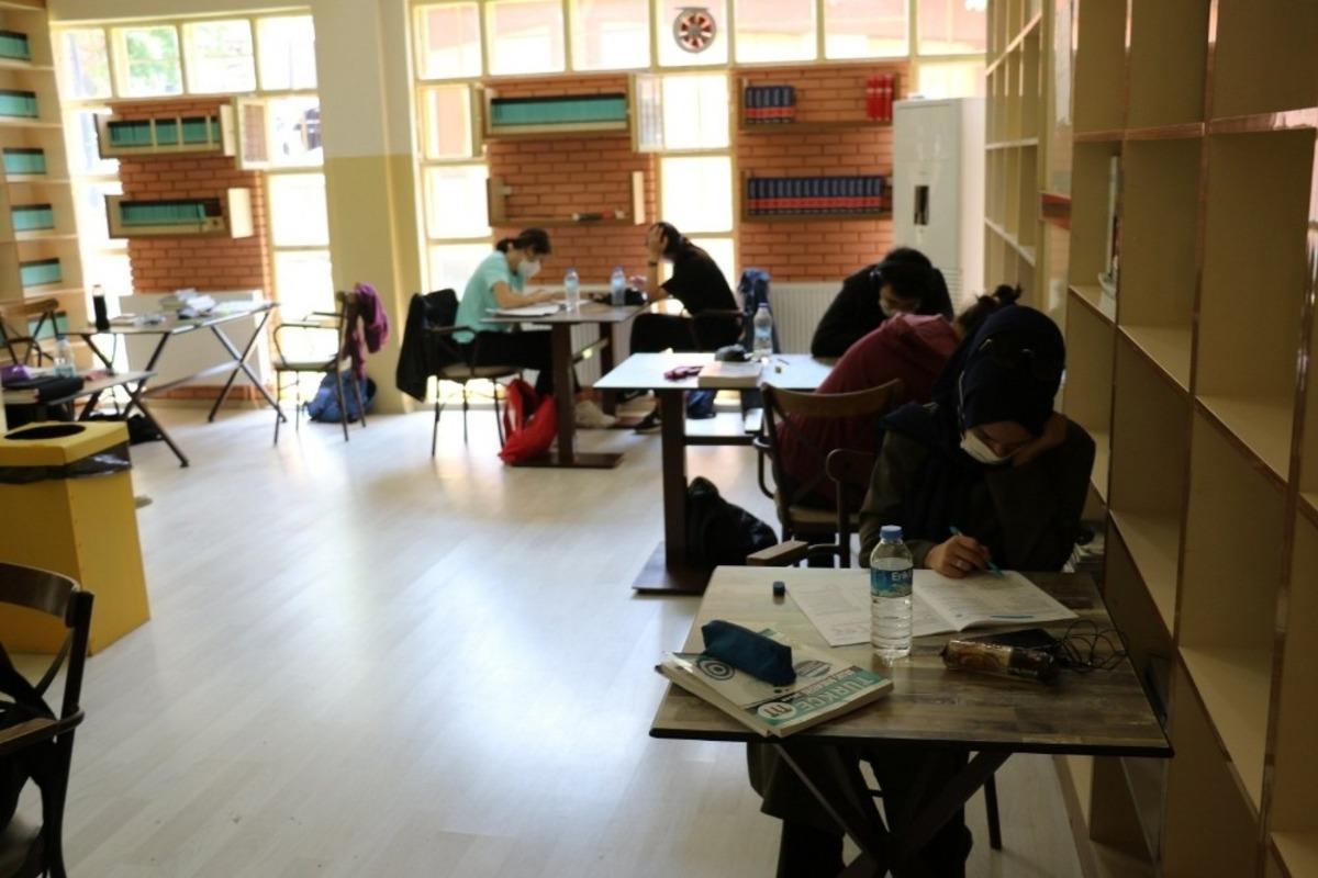 Yunusemre Millet Kıraathanesi kapılarını yeniden a&ccedil;tı