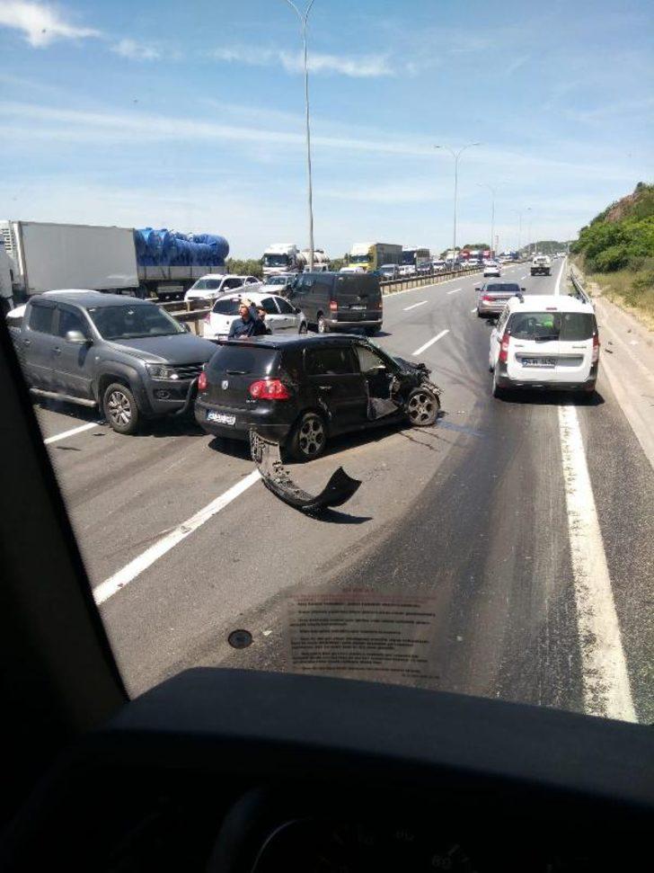 Kazanın ardından araçlardan inenlere otomobil çarptı! Yaralılar var G2