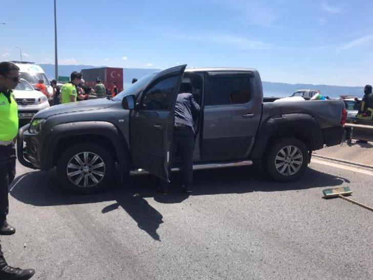 Kazanın ardından araçlardan inenlere otomobil çarptı! Yaralılar var G4