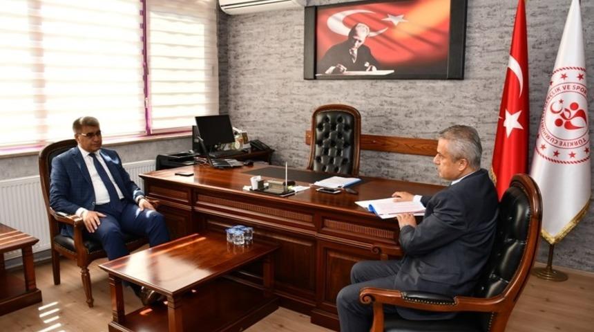 Vali G&uuml;rel spor yatırımları hakkında bilgi aldı