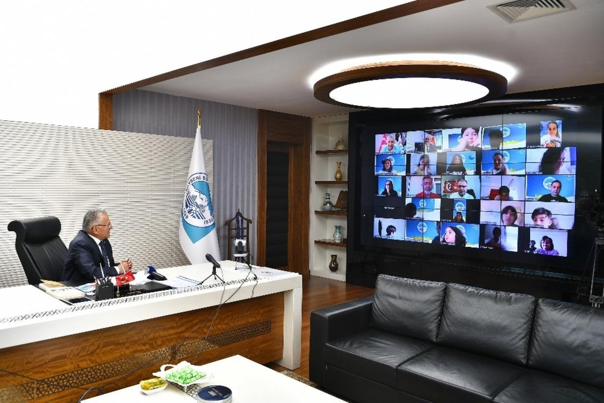 Başkan B&uuml;y&uuml;kkılı&ccedil; &ccedil;ocuklarla birlikte olmaya devam ediyor