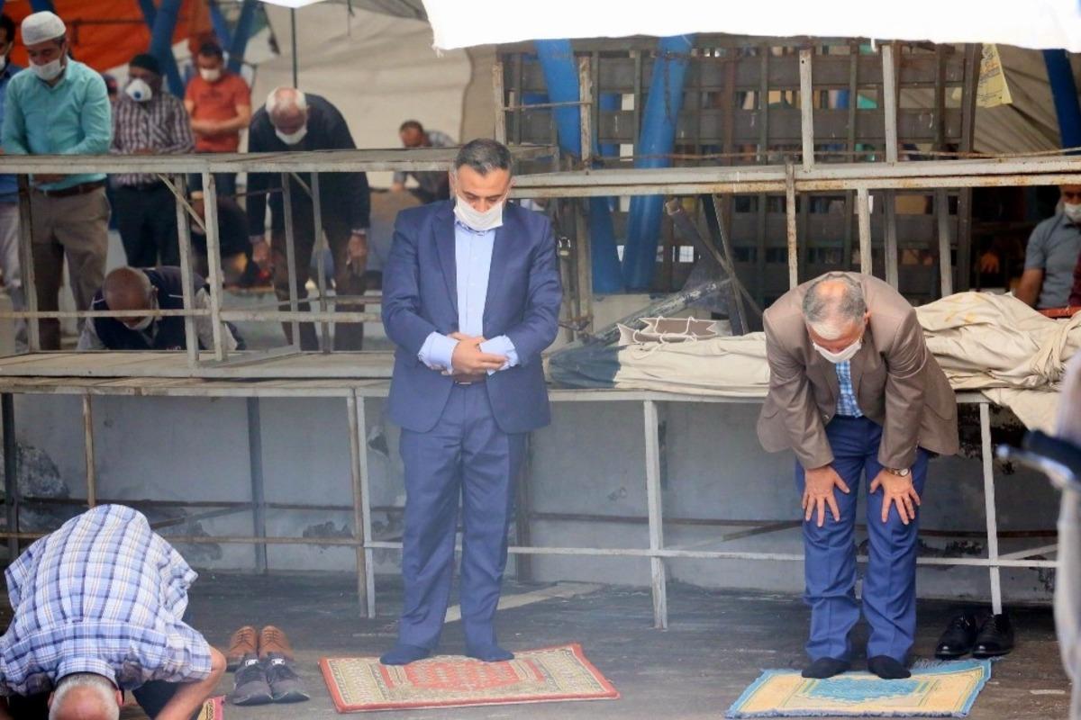 Develi&rsquo;de tedbirlere uyularak ikinci Cuma namazı kılındı