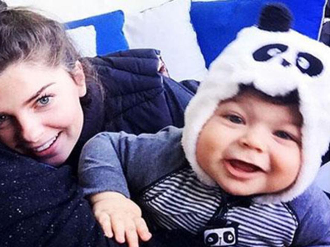 Pelin Karahan sette h&uuml;ng&uuml;r h&uuml;ng&uuml;r ağladı