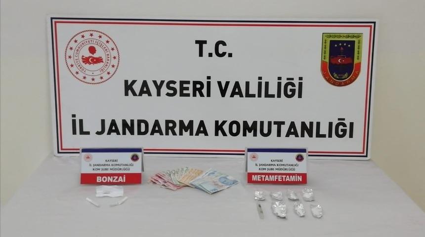 Kayseri&rsquo;de uyuşturucu operasyonu: 3 g&ouml;zaltı