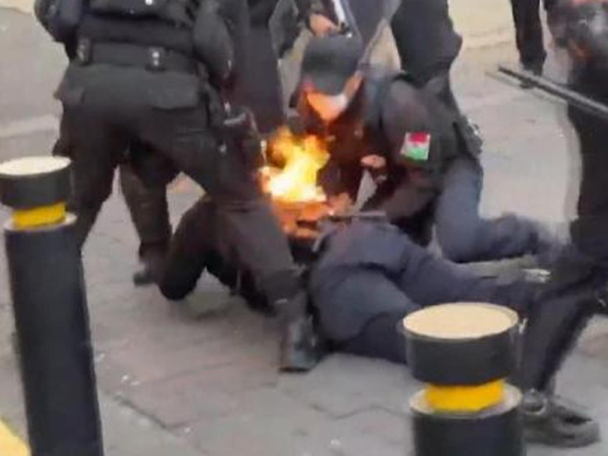 Meksika'da polis ateşe verildi