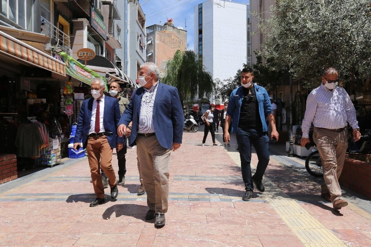 Başkan Atay yenilenen sokakta esnafı ziyaret etti
