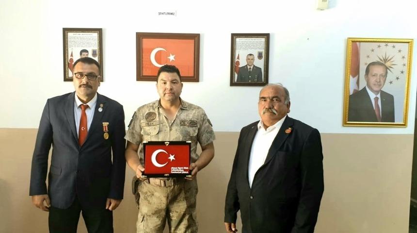 Şehit ve Gaziler Derneği&rsquo;nden Jandarma&rsquo;ya teşekk&uuml;r ziyareti