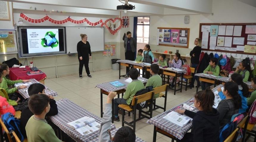 Kuşadası Belediyesine &lsquo;En iyi &ccedil;evre eğitim etkinlikleri&rsquo; &ouml;d&uuml;l&uuml;