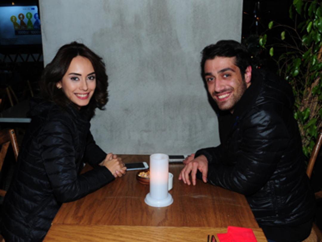 Nişan y&uuml;z&uuml;kleri d&ouml;vmeleri