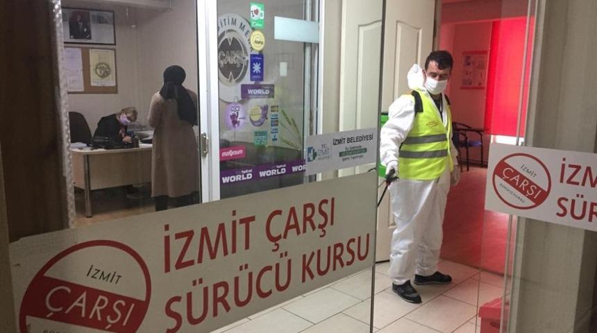 İzmit Belediyesi&rsquo;nden esnafa ila&ccedil;lama desteği