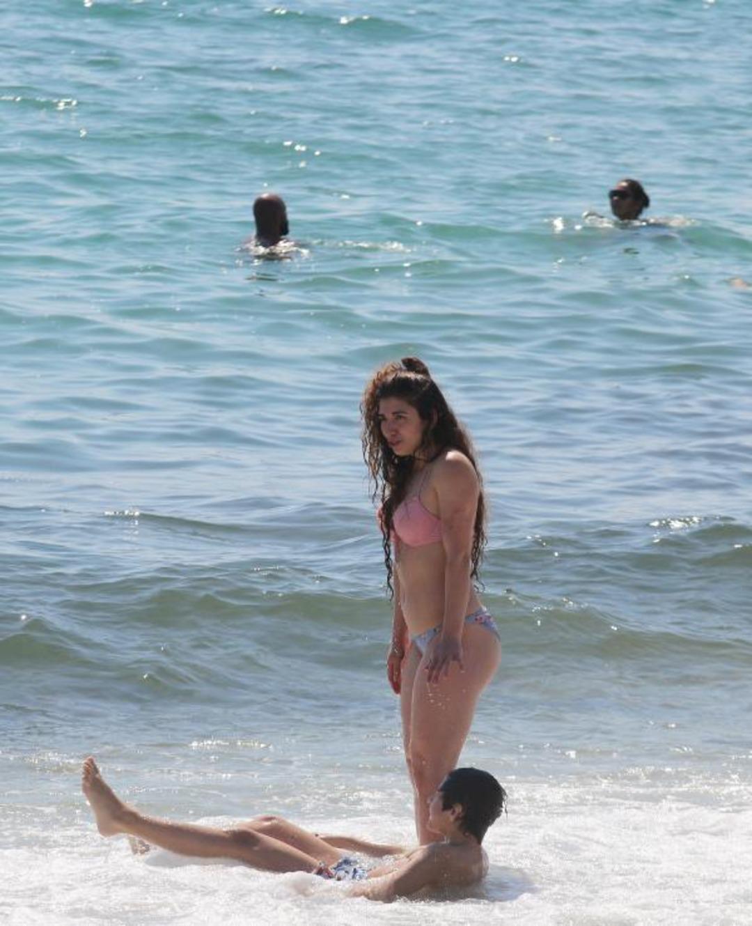 Alanya'da turistler plajlara akın etti! 