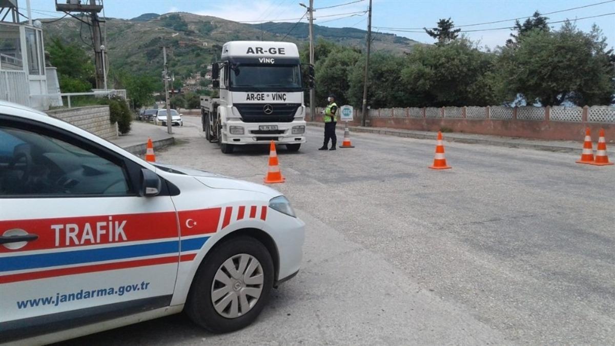 Jandarmadan şehirlerarası yolcu taşıyan bin 159 araca denetim