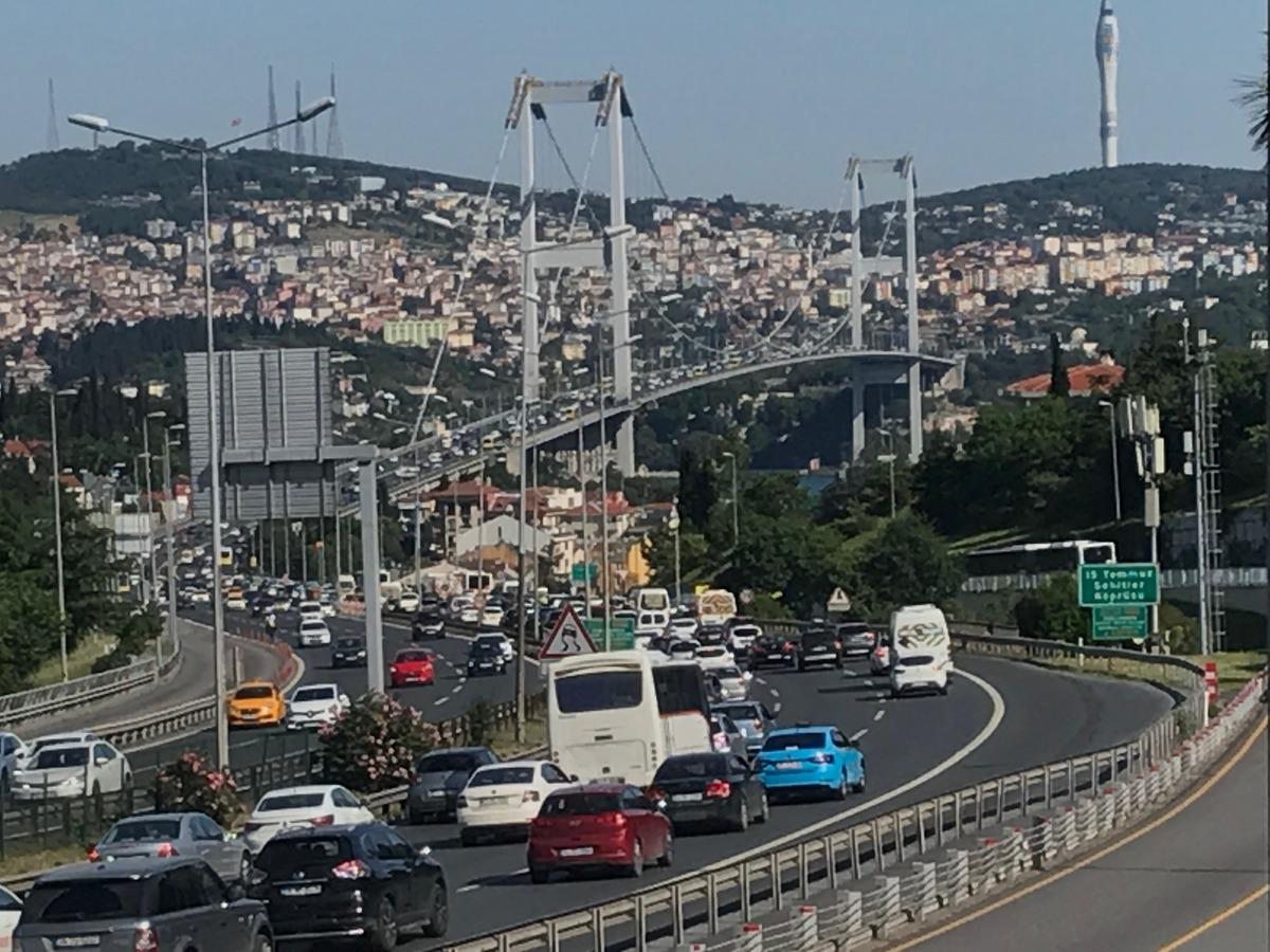 Yola &ccedil;ıkacaklar dikkat! İstanbul trafiğinde b&uuml;y&uuml;k yoğunluk
