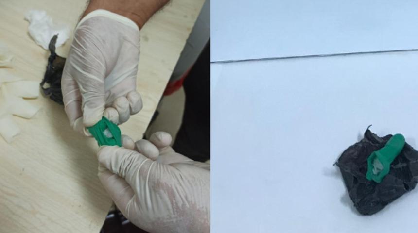 Kadın yolcunun iç çamaşırından uyuşturucu çıktı