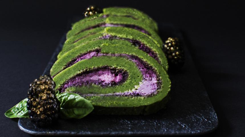 Bir porsiyonuyla göz alır: Ispanaklı rulo pasta tarifi