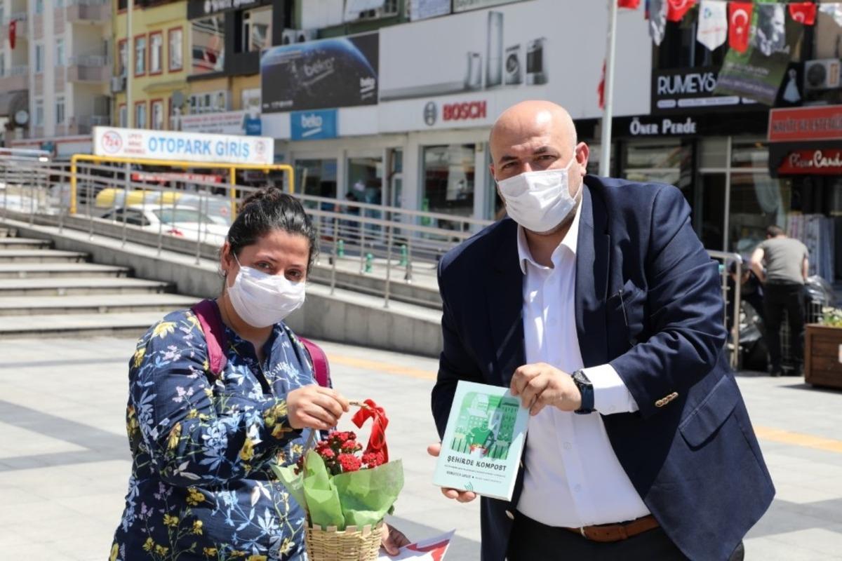 İzmit Belediyesi yılın &ccedil;evrecilerine &ouml;d&uuml;llerini verdi