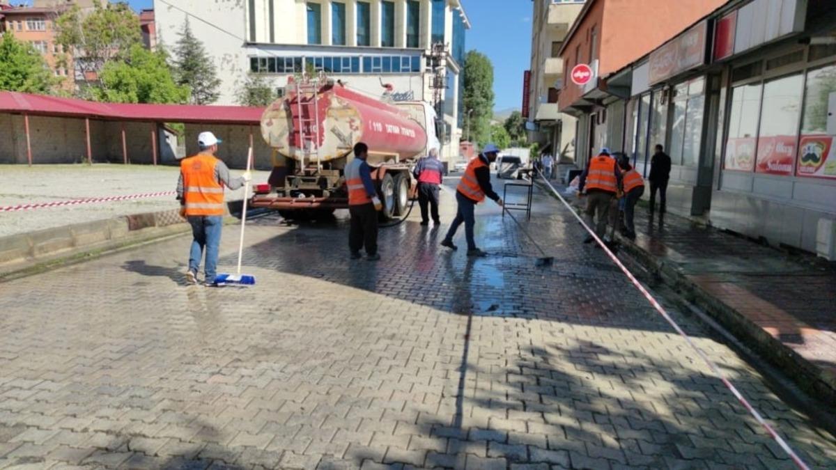 Tatvan Belediyesinden temizlik &ccedil;alışması