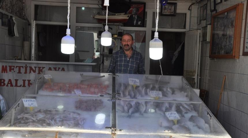 Salgın balık tezgahlarını vurdu