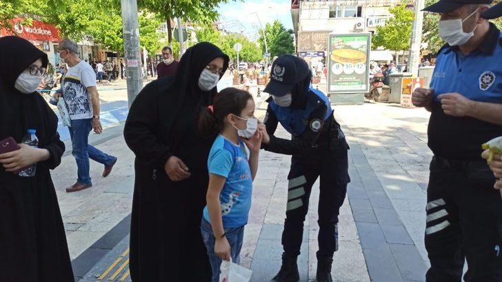 Çocuklara polis şefkati G2