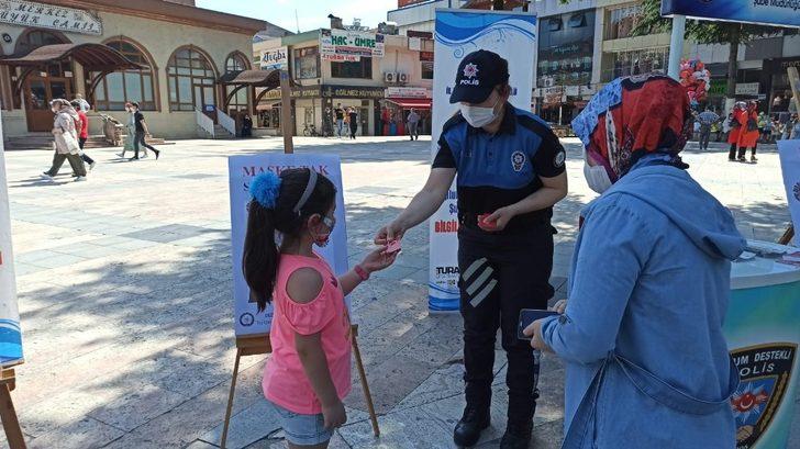 Çocuklara polis şefkati G4