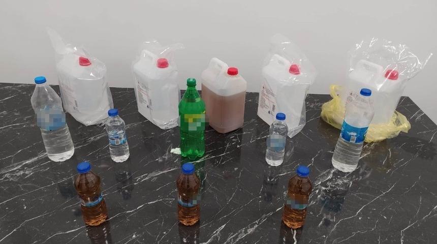 Kütahya’da 20 litre etil alkol ve 10 litre sahte içki ele geçirildi