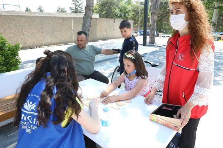 Belediye ve Gençlik Merkezinden evlerinde sıkılan çocuklara sürpriz etkinlik G3