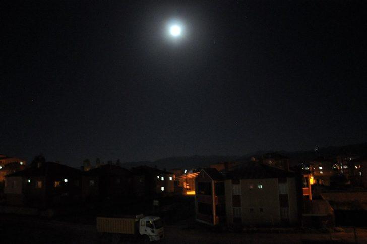 Yüksekova’da dolunay kendine kayran bıraktı G3