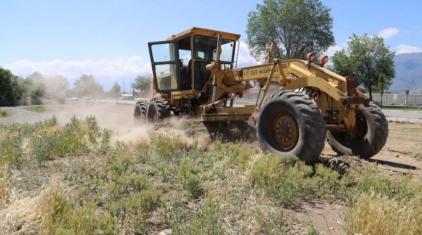 Erzincan’da boş arsalarda temizlik ve düzeltme çalışması yapıldı