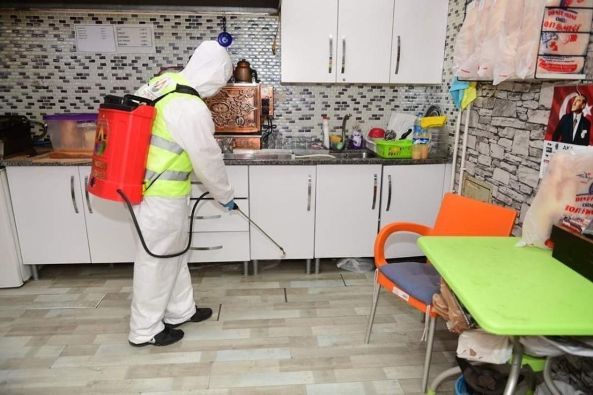 Altınordu Belediyesi kentteki dezenfekte &ccedil;alışmalarını s&uuml;rd&uuml;r&uuml;yor