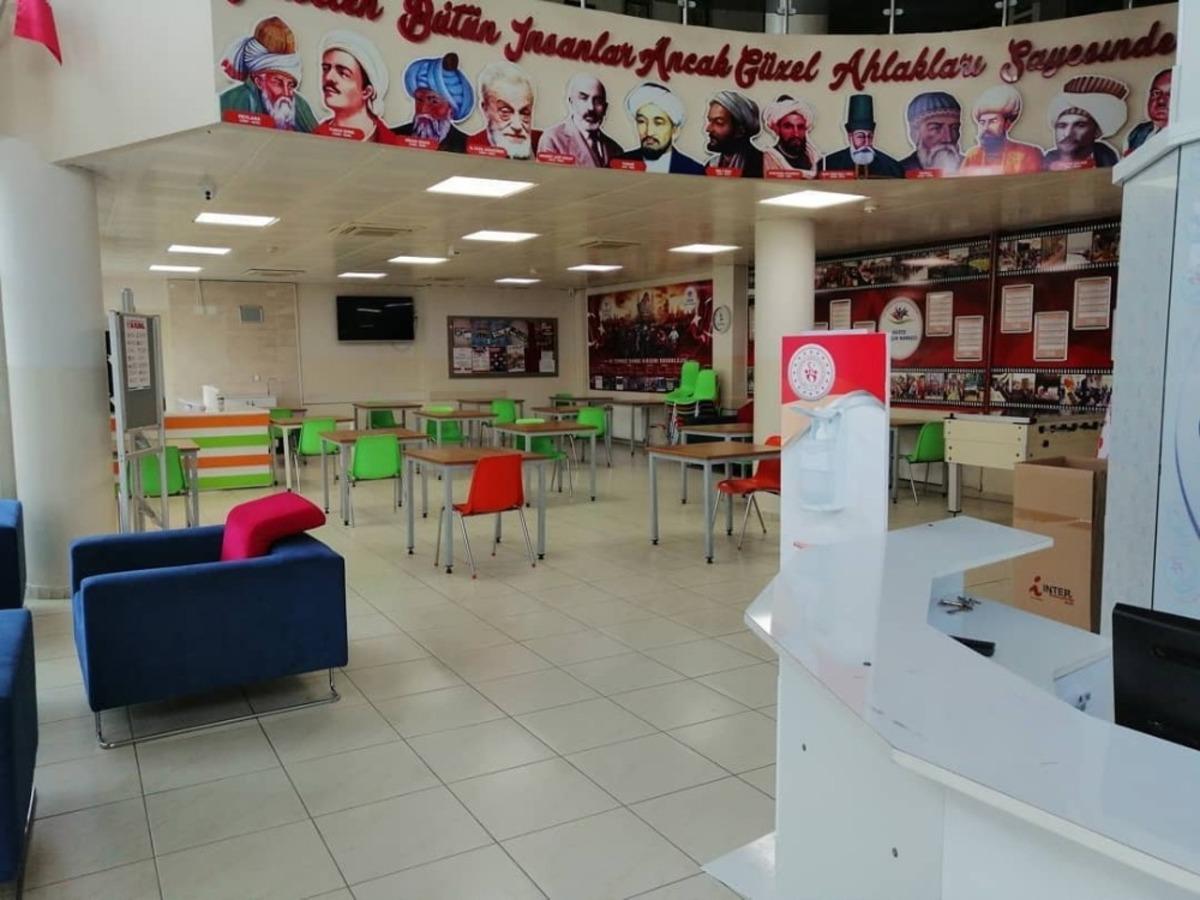 Gen&ccedil;lik merkezi gen&ccedil;lerin hizmetinde