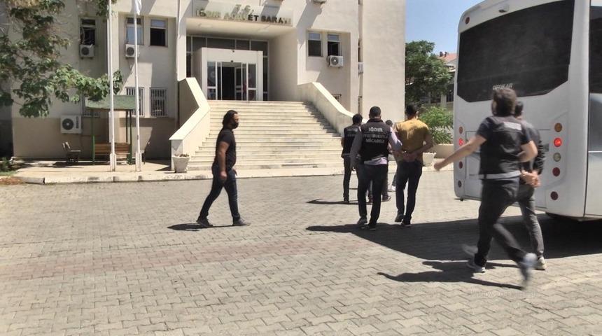 Iğdır&rsquo;da uyuşturucu tacirlerine ge&ccedil;it yok: 7 kişi yakalandı