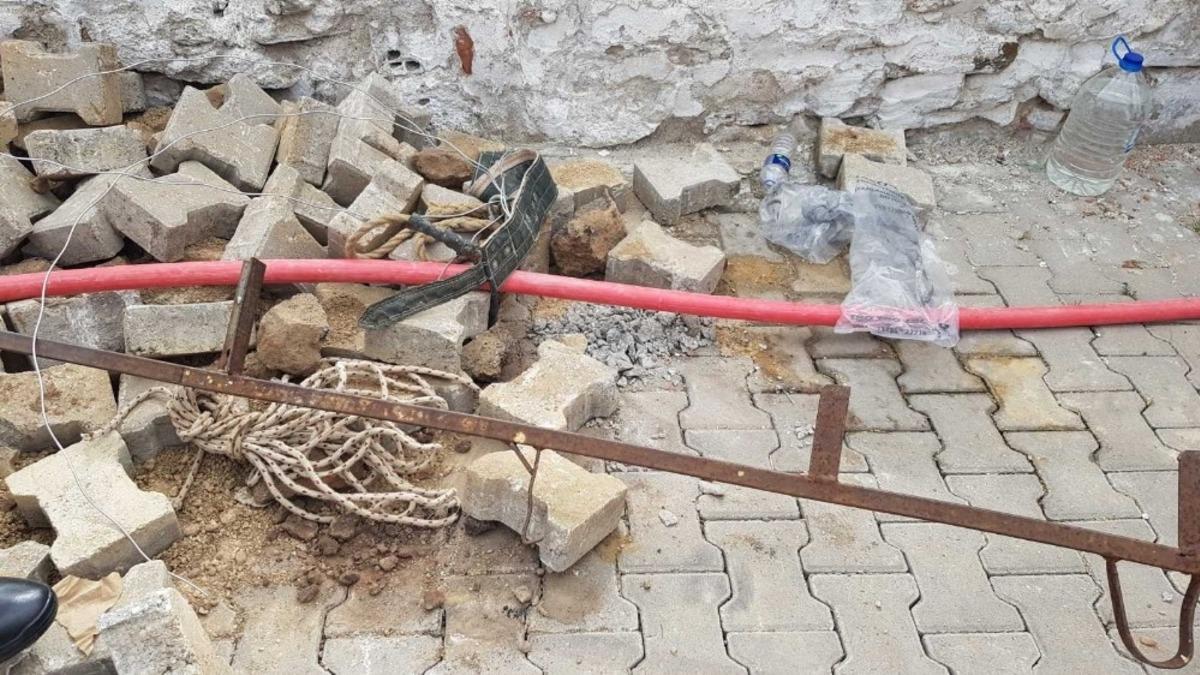 Elektrik direğine tırmanırken d&uuml;şen iş&ccedil;i yaralandı