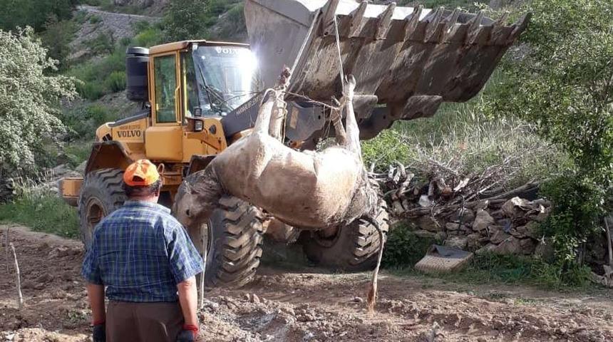 3 ailenin umudu toprağa g&ouml;m&uuml;ld&uuml;