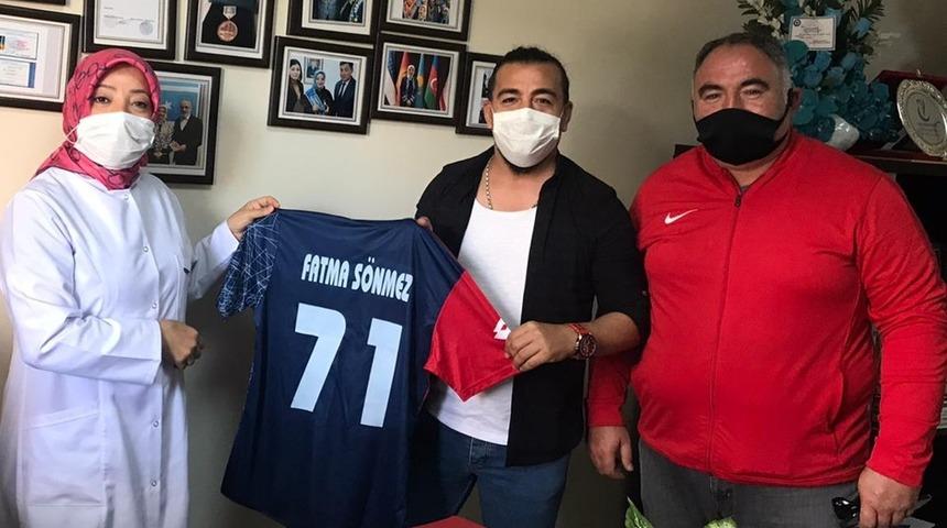 Futbolculardan sağlık çalışanlarına ’moral’ ziyareti