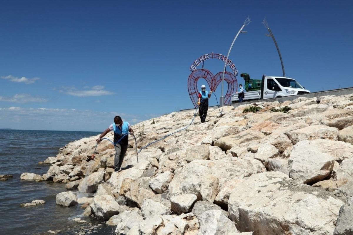 Van B&uuml;y&uuml;kşehir Belediyesi ila&ccedil;lama &ccedil;alışmalarına hız verdi