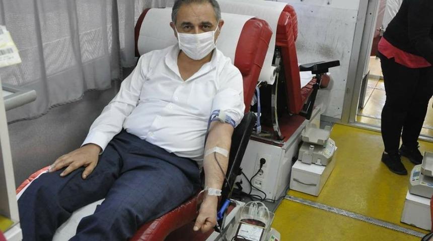 Başkan &Ccedil;ift&ccedil;i&rsquo;den azalan kan stoğuna destek