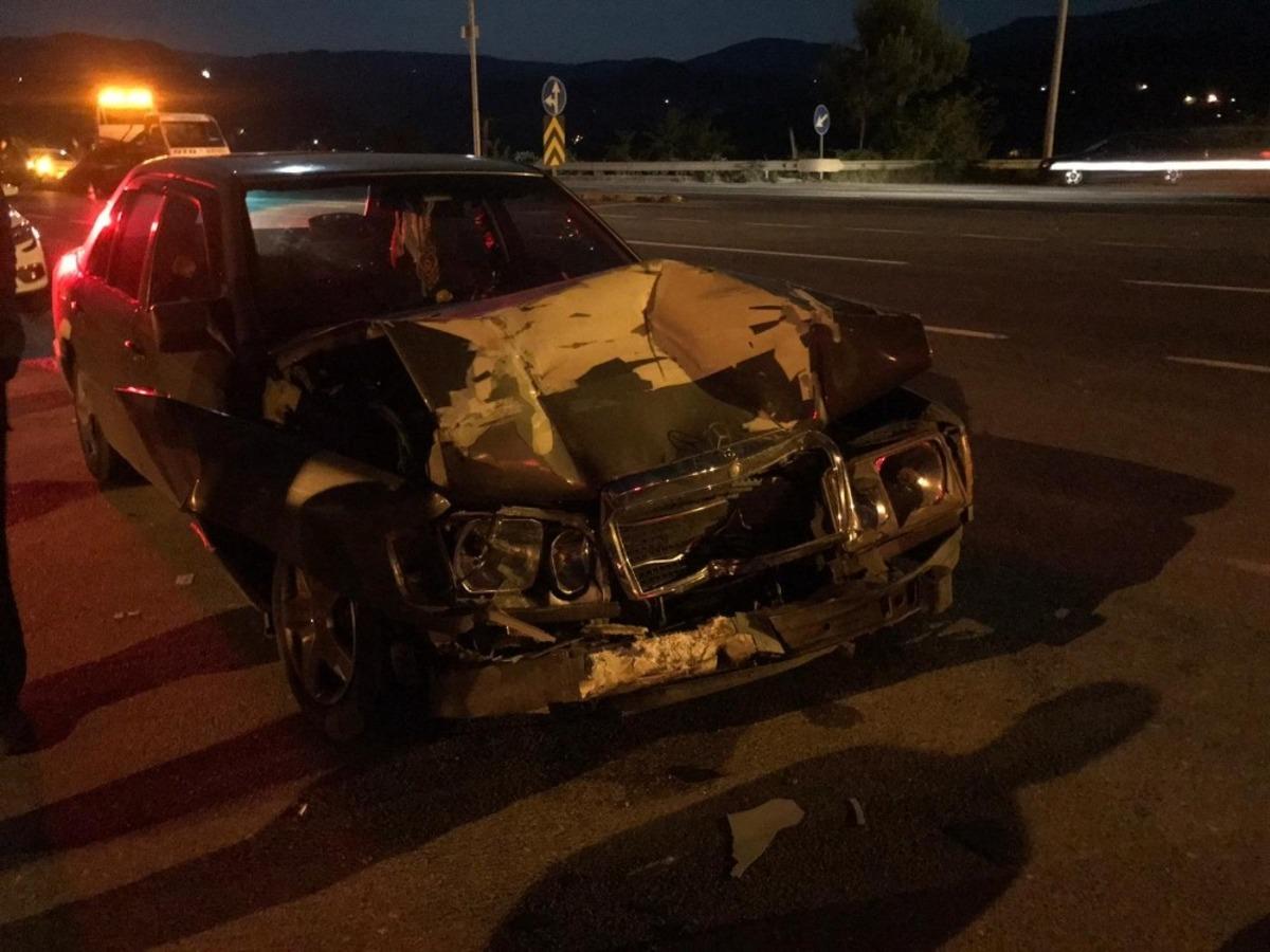 4 aracın karıştığı zincirleme kazada 4 kişi yaralandı